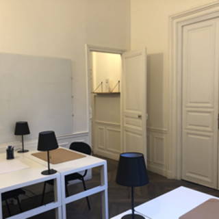 Bureau privé 60 m² 8 postes Location bureau Rue Jean-Jacques Rousseau Paris 75001 - photo 3